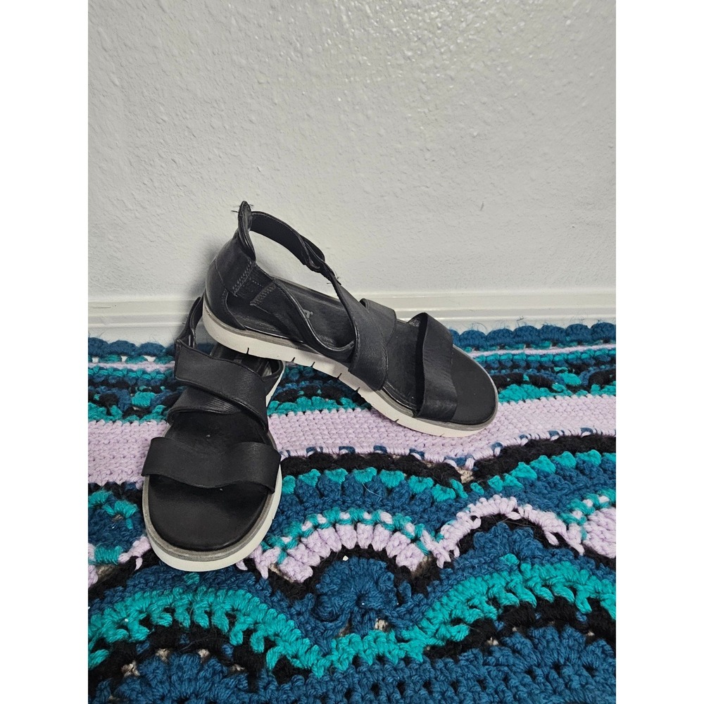 Tsubo Black Strapy‎ Sandals Women's Size 7
